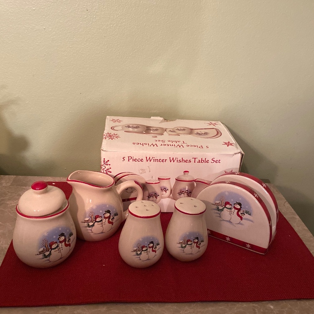 NWT 5-Piece Winter Wishes Table Set  Box and all packaging.